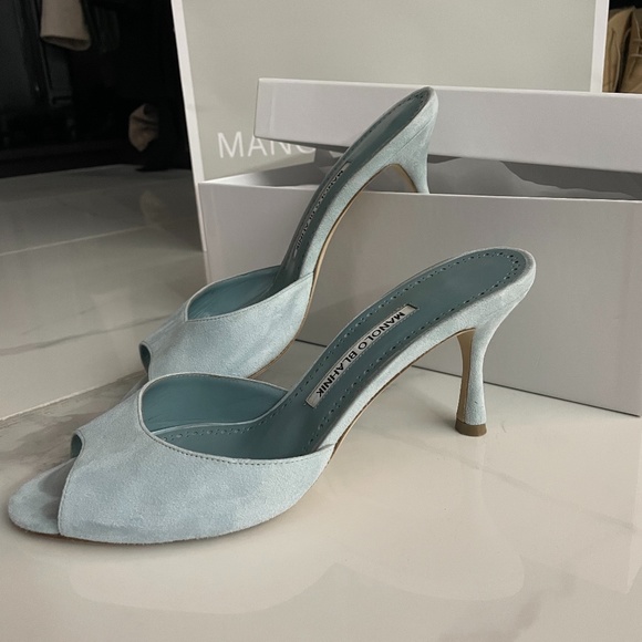 Manolo Blahnik - Picture 1 of 3
